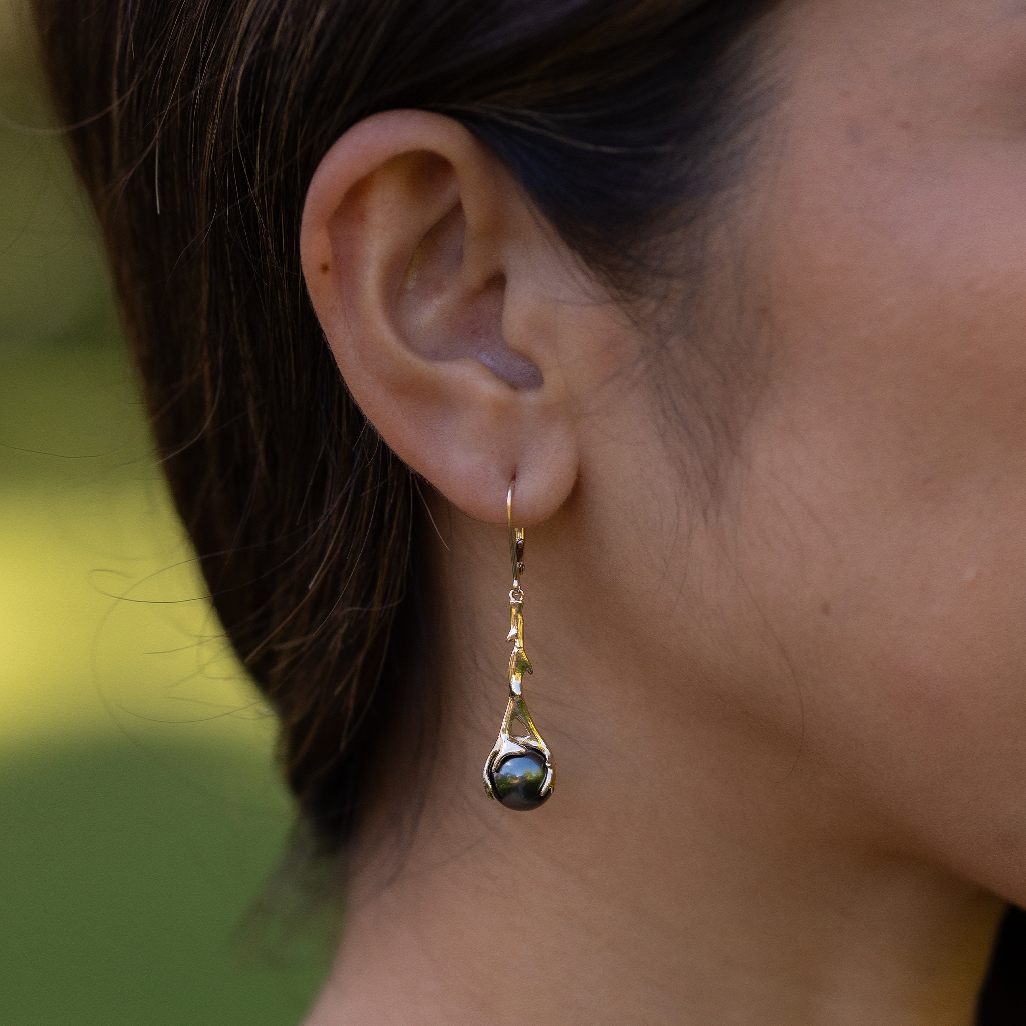 Heritage Tahitian Black Pearl Earrings in Gold - 9-10mm