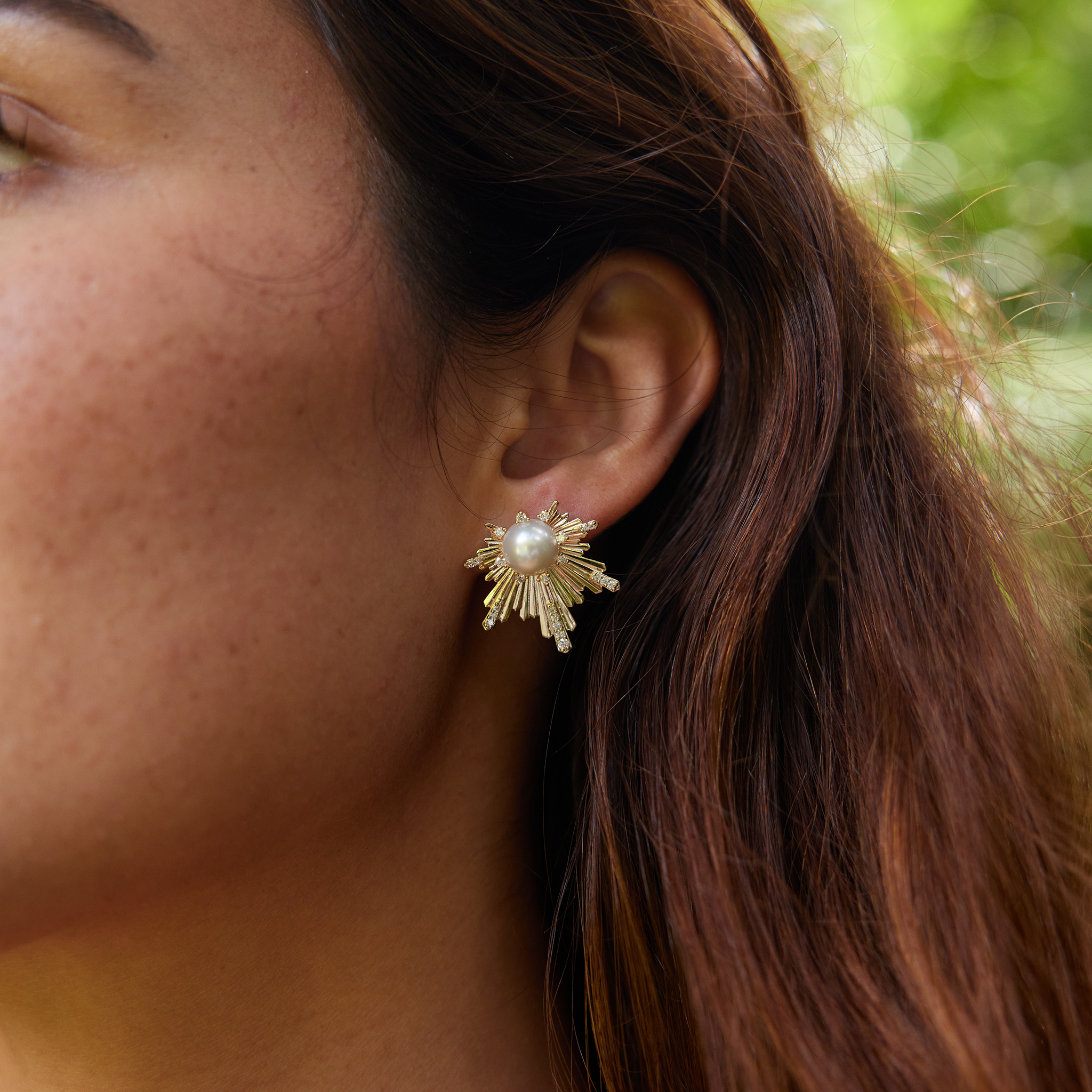 E Hoʻāla Akoya Pearl Earrings in Gold with Diamonds - 23mm