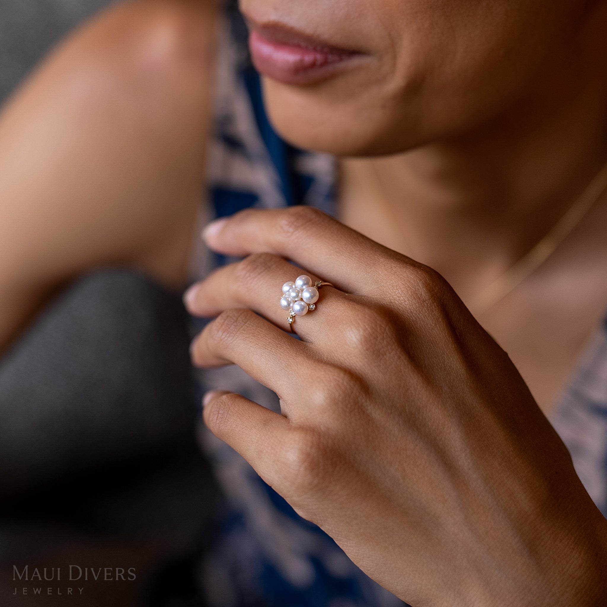 Tiny Bubbles Bague de perle blanche fraîche en or avec des diamants