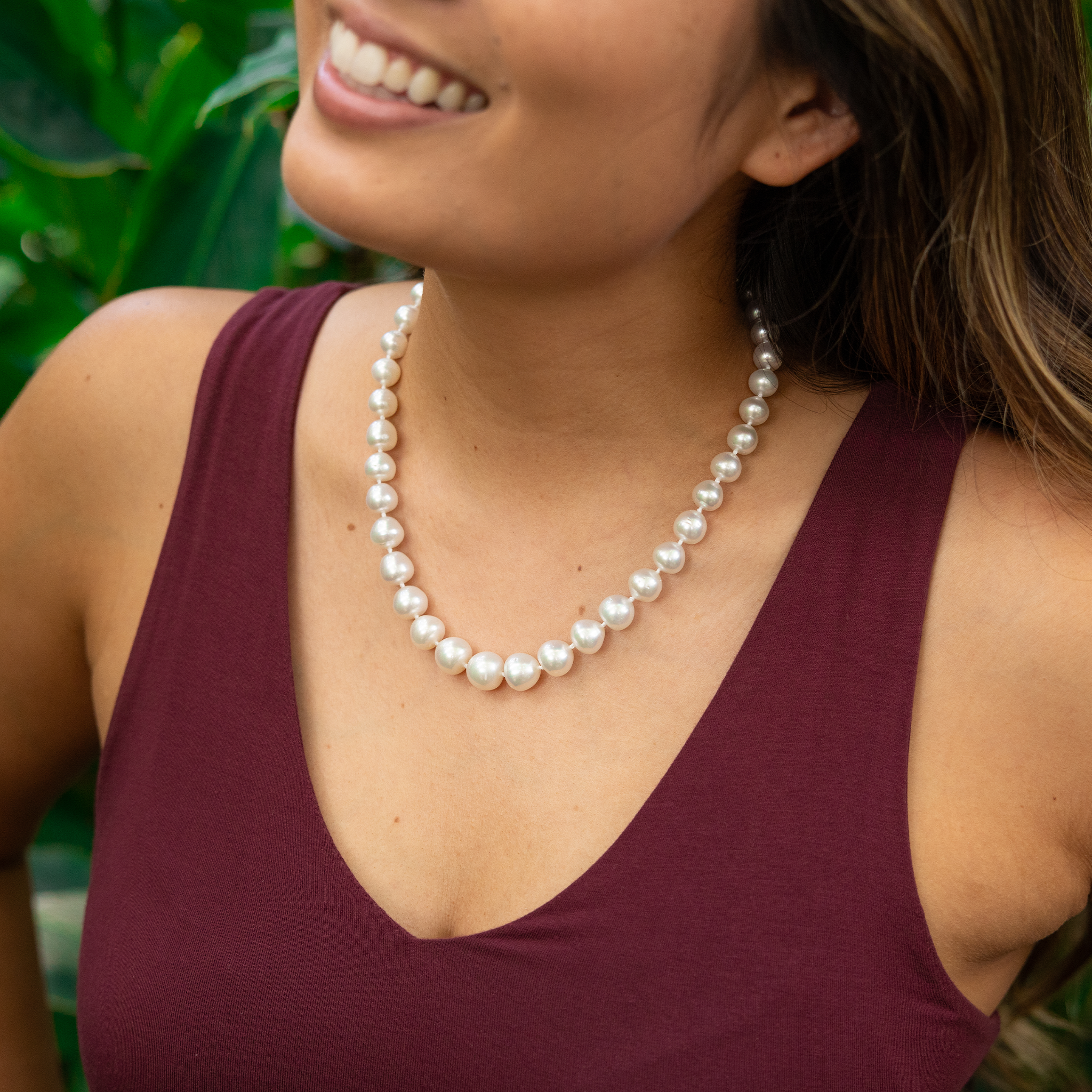 18-19" South Sea White Pearl Strand with Magnetic Clasp in Gold - 9-10mm