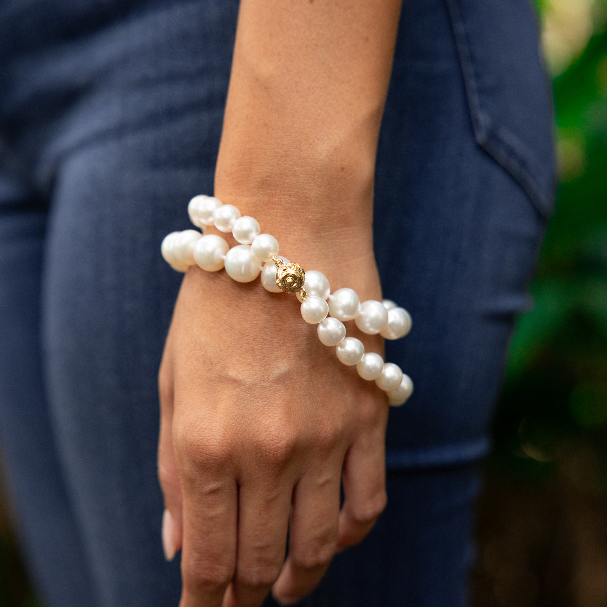 18-19" South Sea White Pearl Strand with Magnetic Clasp in Gold - 9-10mm