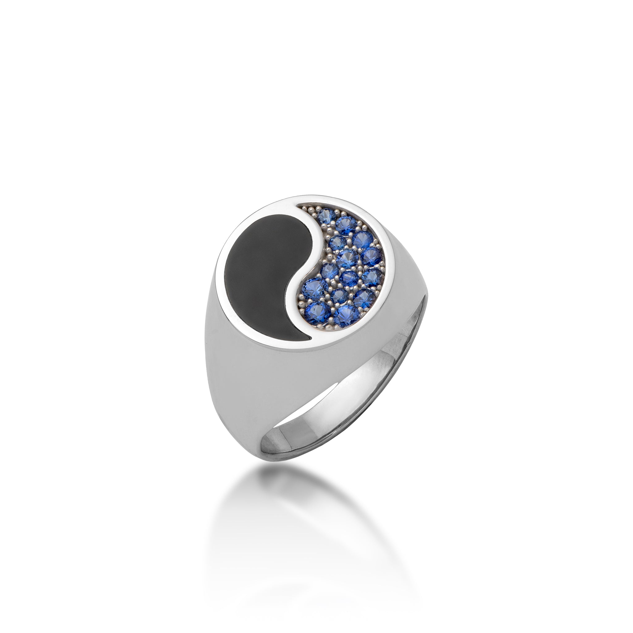 Yin-Yang-Ring mit schwarzer Koralle aus Weißgold mit blauen Saphiren – 17,5 mm