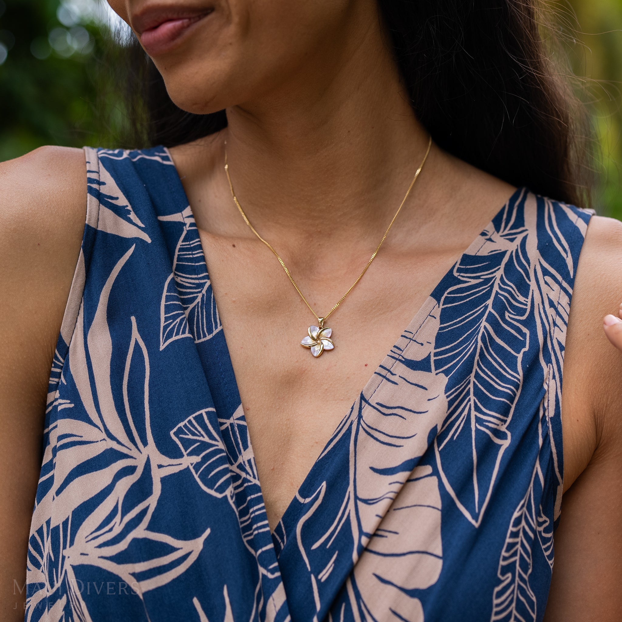 Plumeria Mother of Pearl Pendant in Gold - 18mm