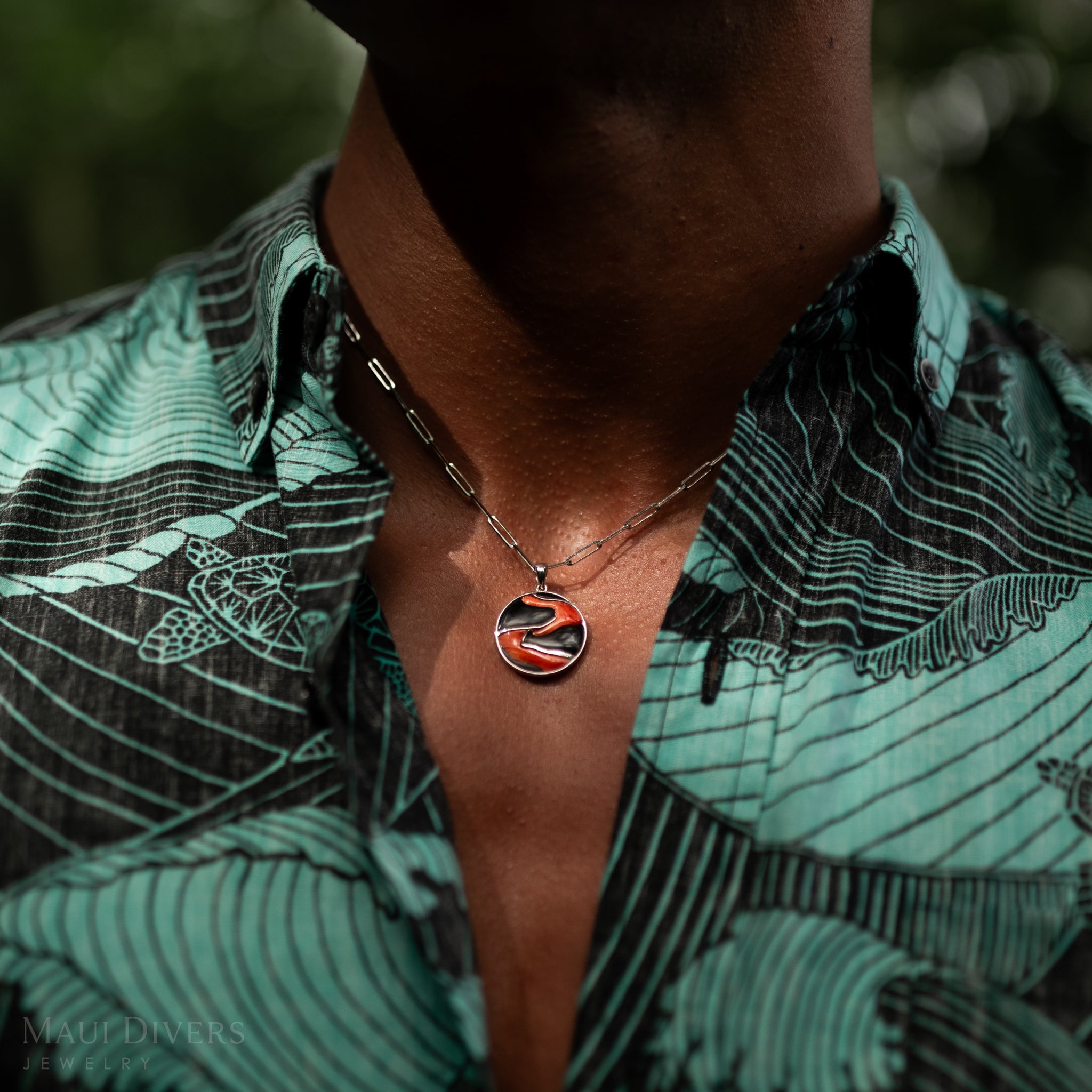 Lava Flow Black Coral and Spiny Oyster Pendant in White Gold - 22mm