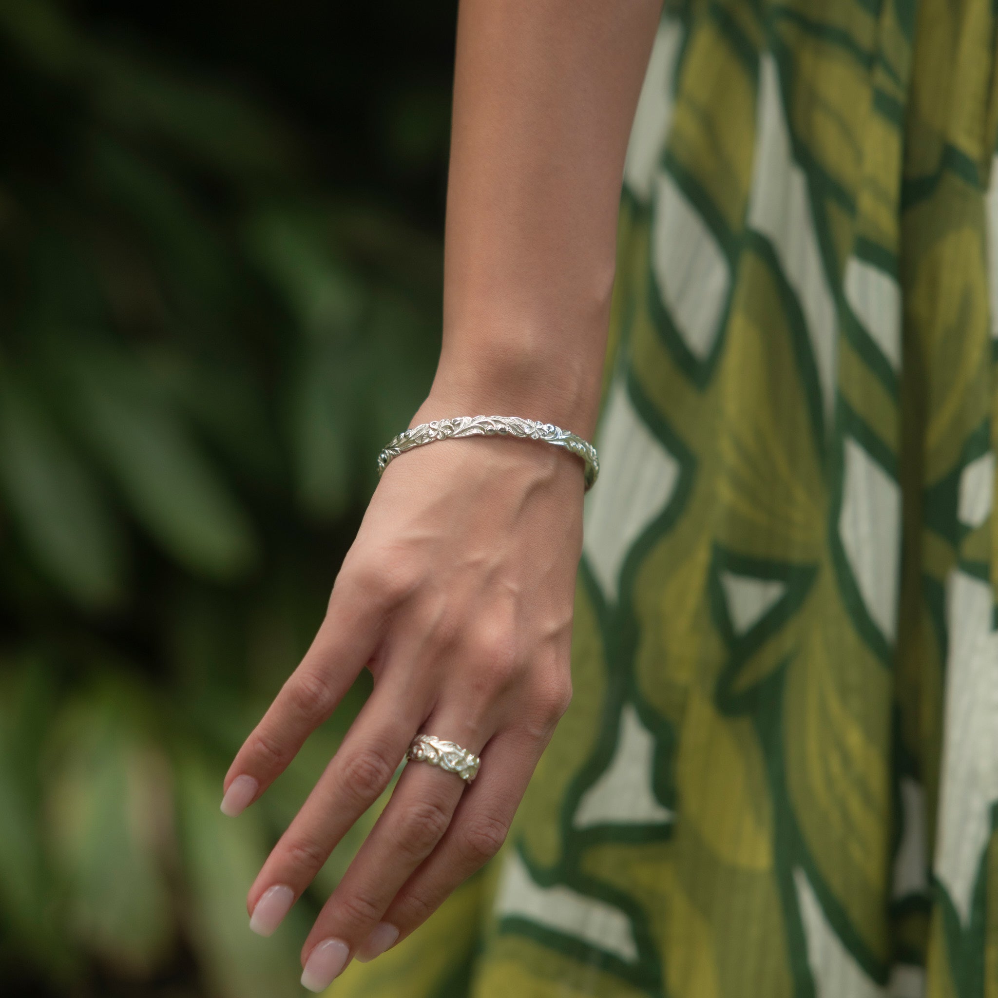 Hawaiian Heirloom Plumeria Bracelet in Sterling Silver - 6mm