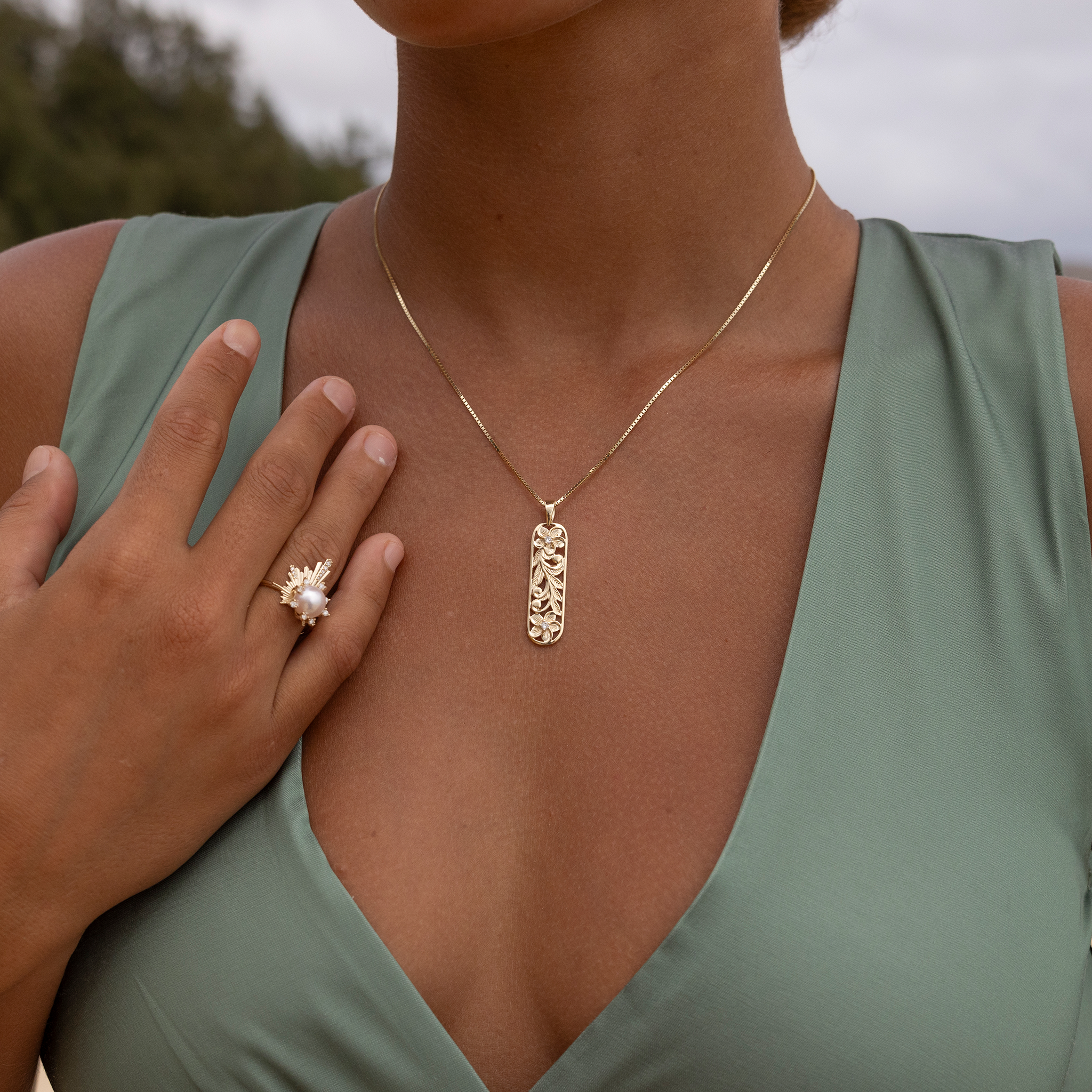 Hawaiian Heirloom Plumeria Pendant in Gold with Diamonds - 38mm