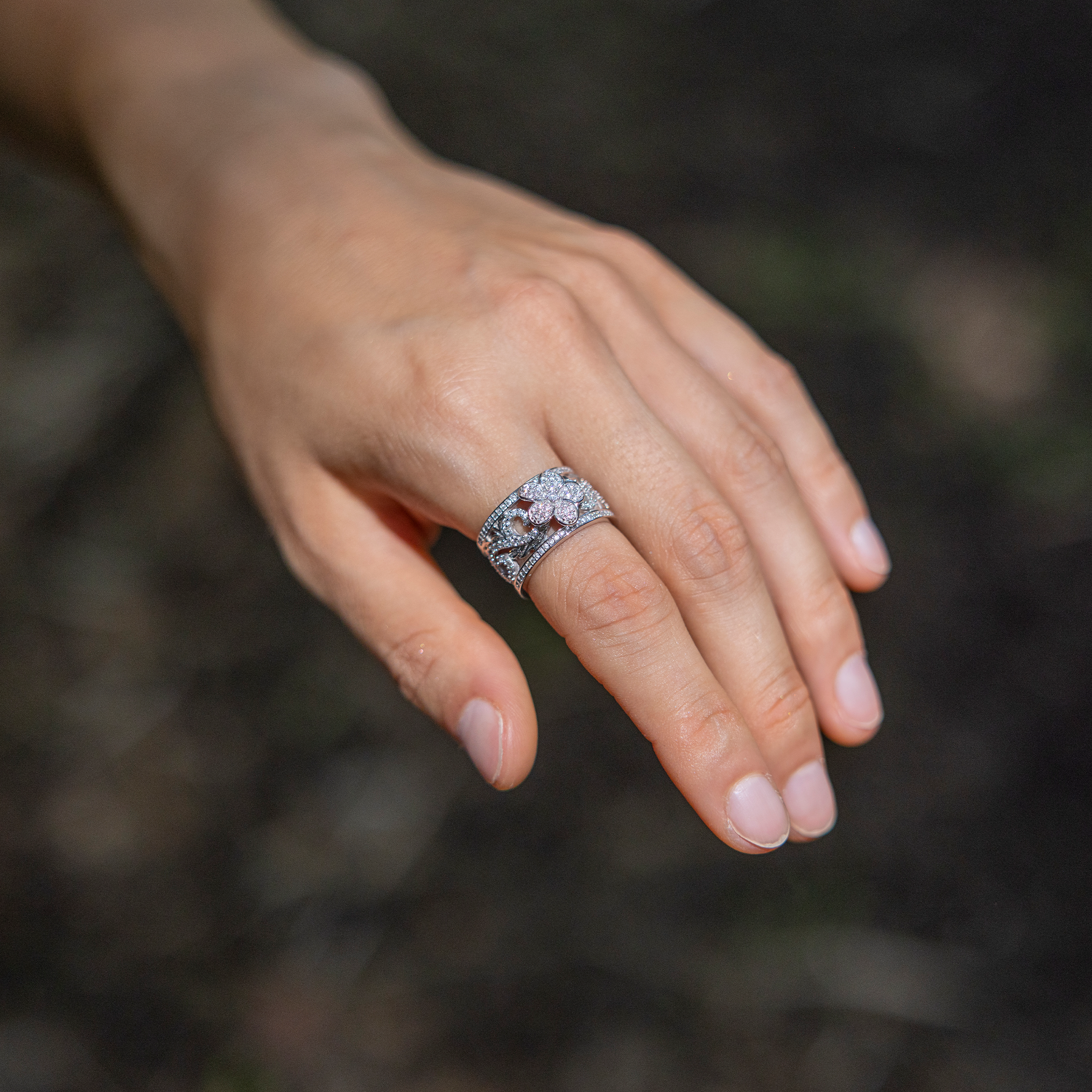 Hawaiianischer Plumeria-Verlobungsring aus Weißgold mit Diamanten – 12 mm