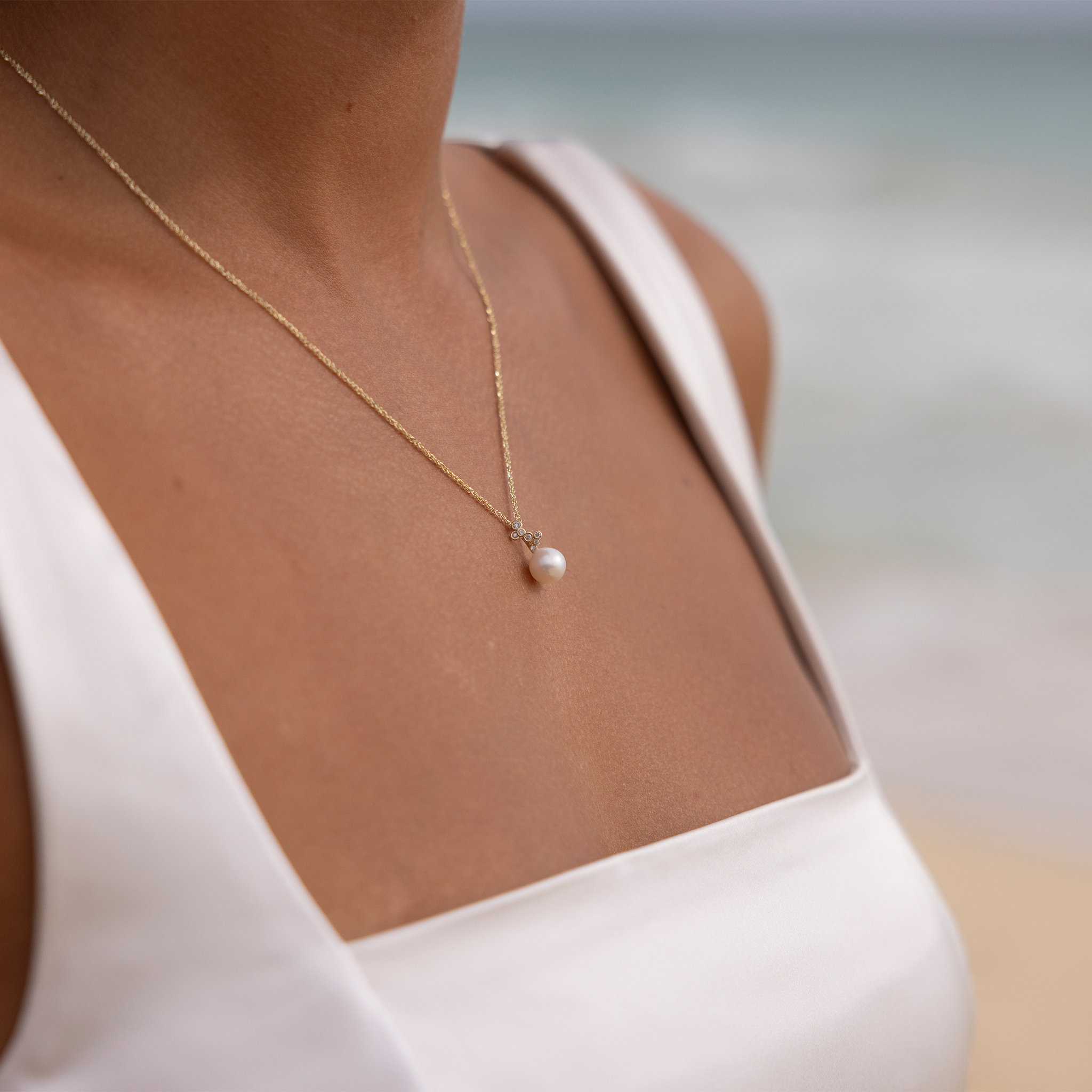 Pick A Pearl Bubbles Pendant in Gold with Diamonds - 8mm