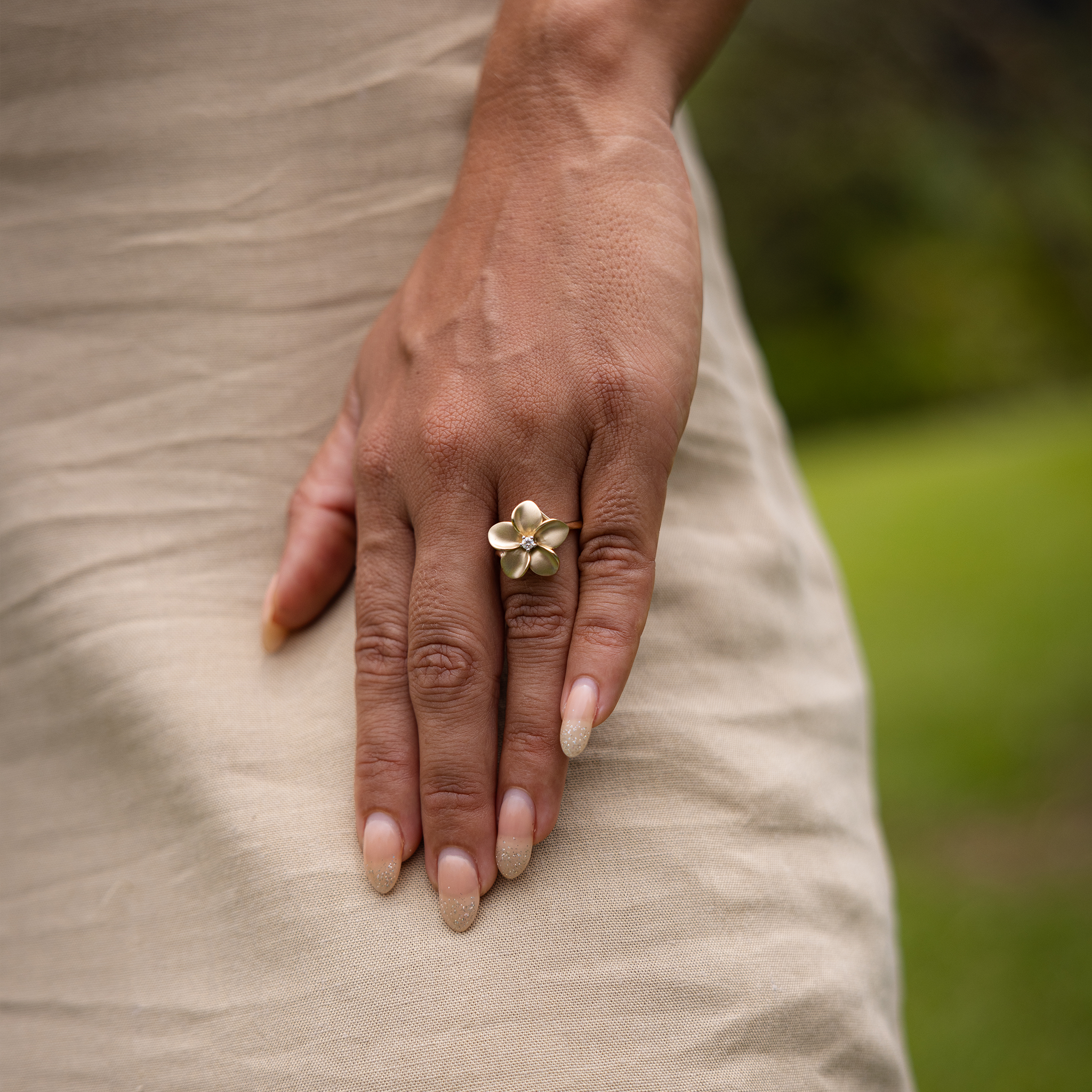 Plumeria-Ring aus Gold mit Diamant – 16 mm