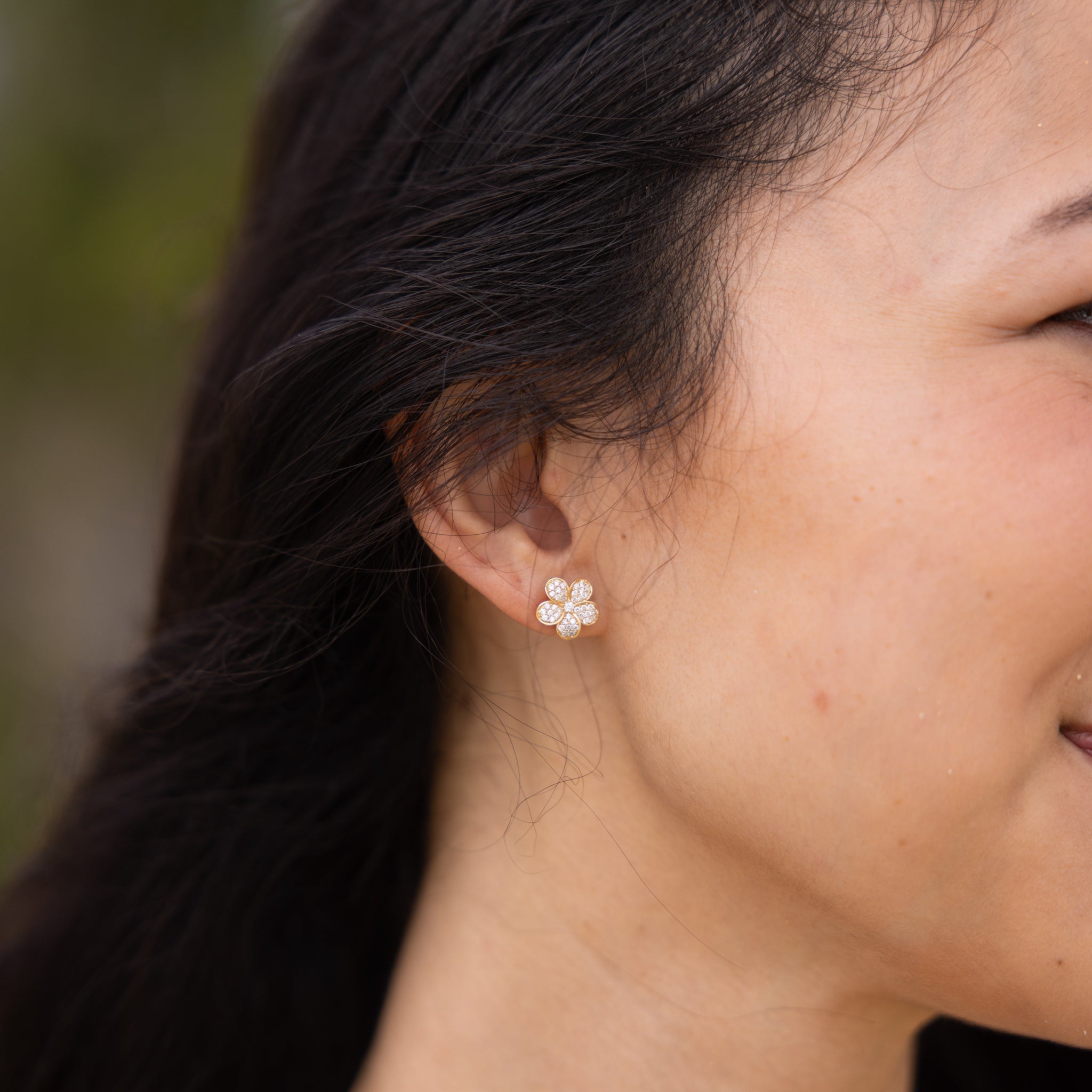 Plumeria Earrings in Gold with Diamonds - 11mm