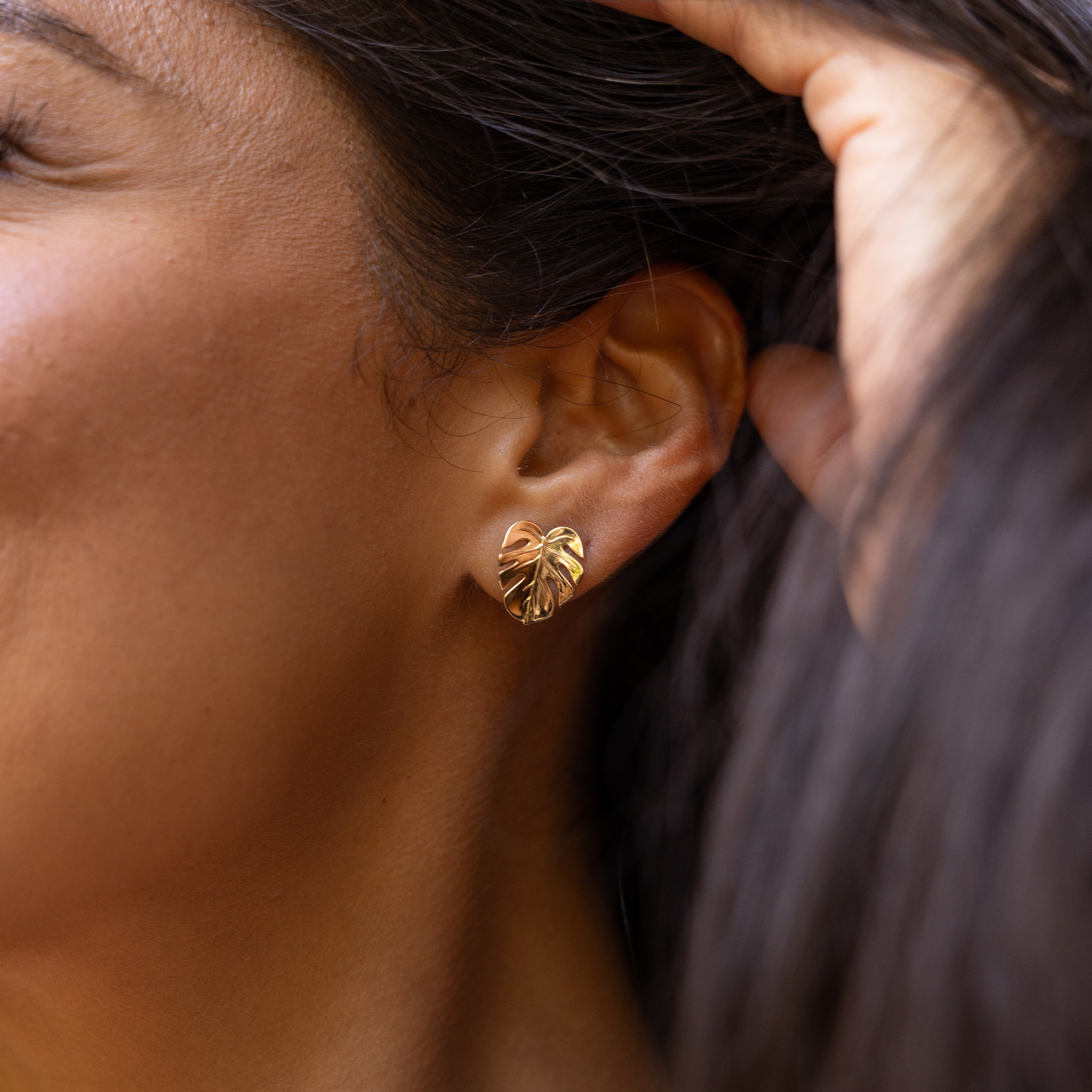 Monstera Earrings in Gold - 15mm