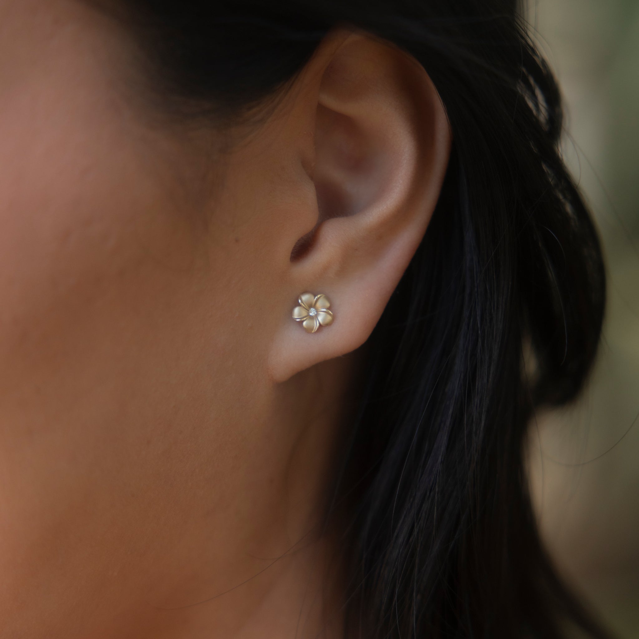 Plumeria Earrings in Gold with Diamonds - 8mm