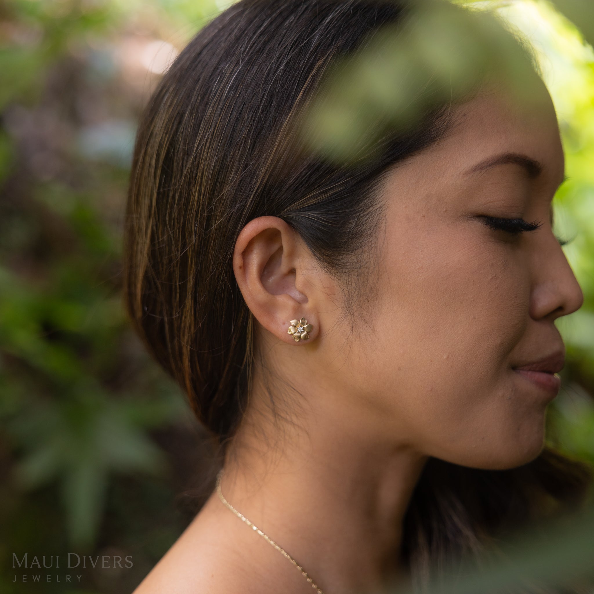 Nāʻū Earrings in Gold with Diamonds - 10mm