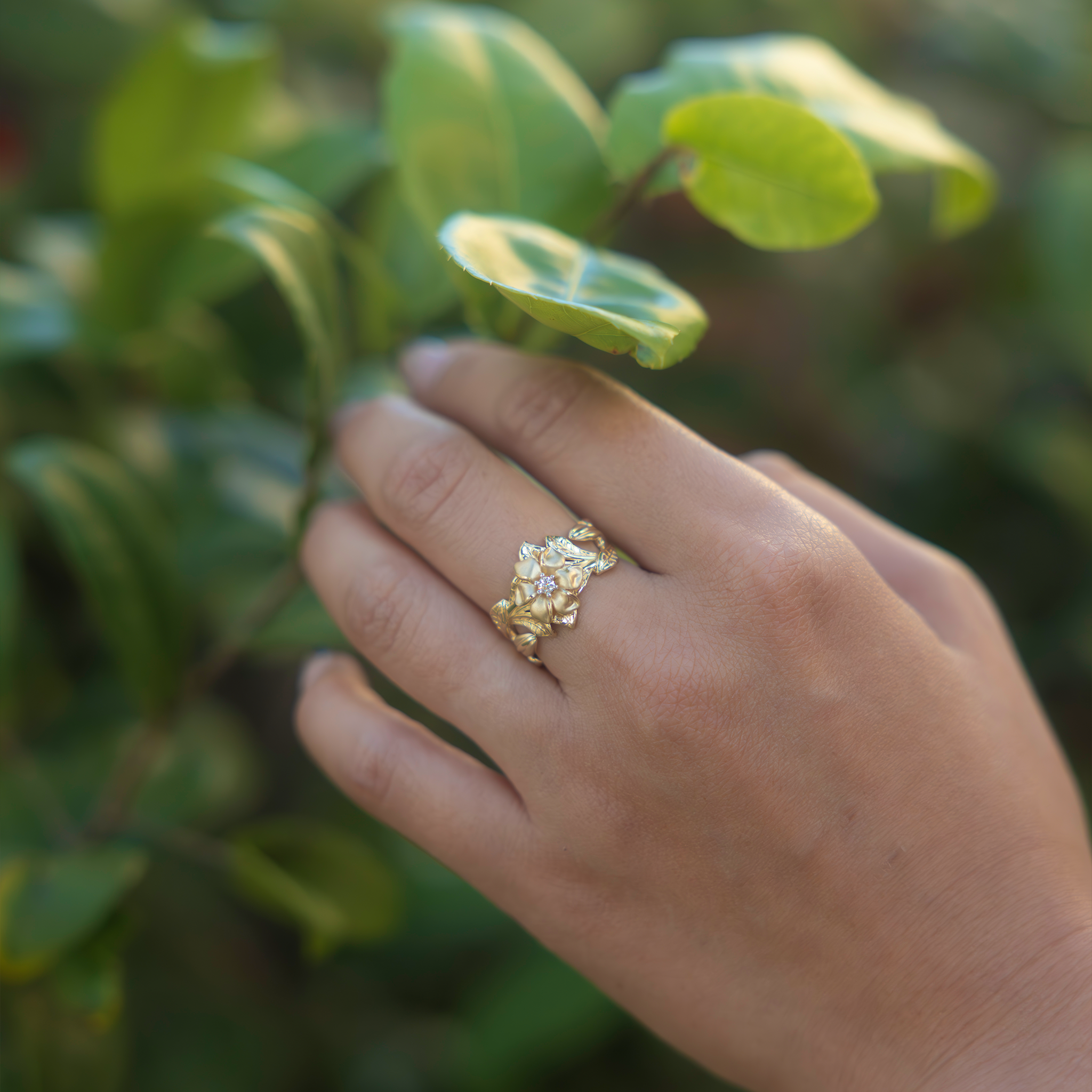 Nāʻū Ring in Gold with Diamond - 14mm